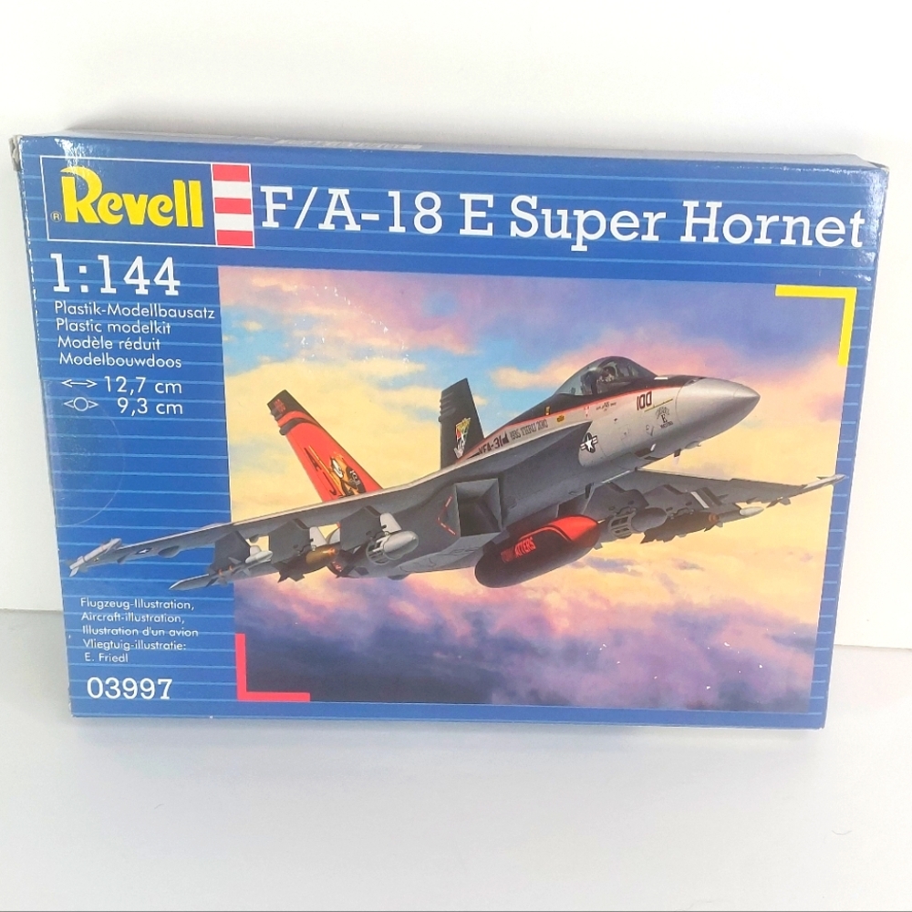 Jet F/A-18 E Super Hornet - 1:144 - Scale Level 3 Skill